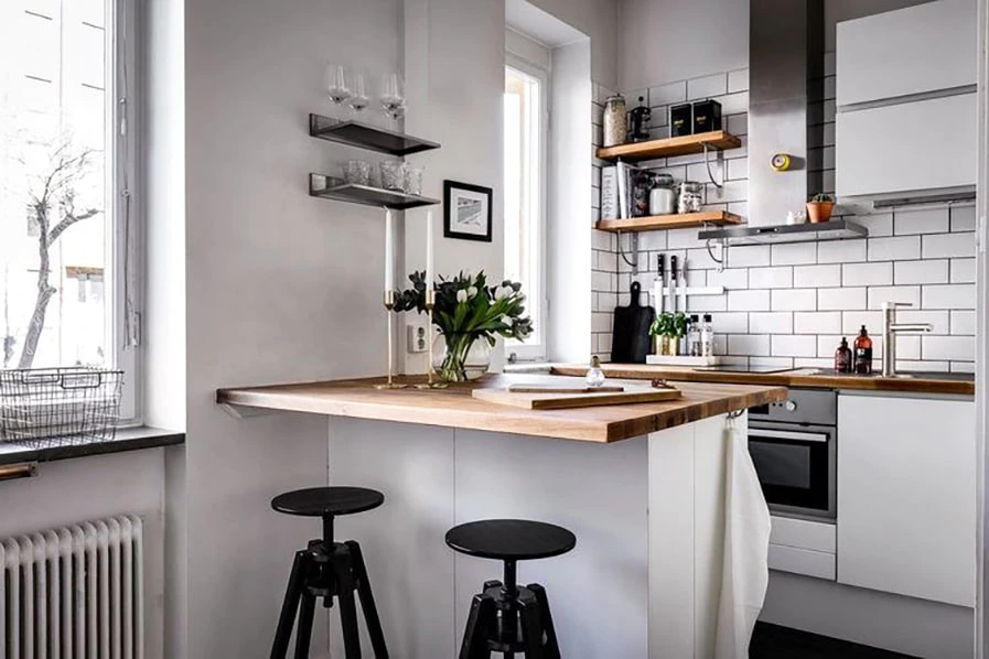 Кофейные столики могут выполнять функции тумбы и рабочего стола.