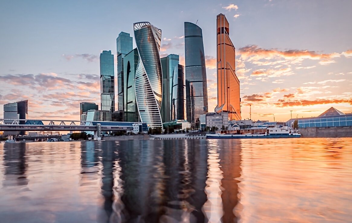 Инфо курсы все покупают. Москва «не резиновая»  как все хотя в Москву ничего не делать и зарабатывать от 100 тысяч в месяц 