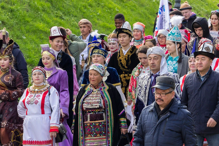 Национальный праздник башкир сабантуй. Татары башкортостана. Праздник сабантуй в башкирии. Башкирские гулянья национальные сабантуй. Татары башкортостана.