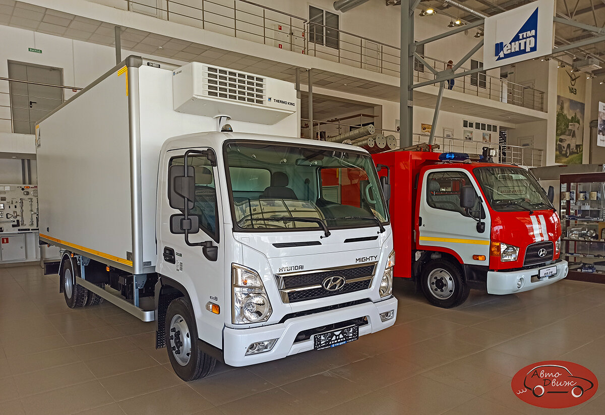 Справа - старый добрый Hyundai HD78 полной массой 7,5 тонн с 3,9-литровым мотором, слева - новый Hyundai Mighty EX8 полной массой 7,8 тонн с 2,9-литровым мотором 