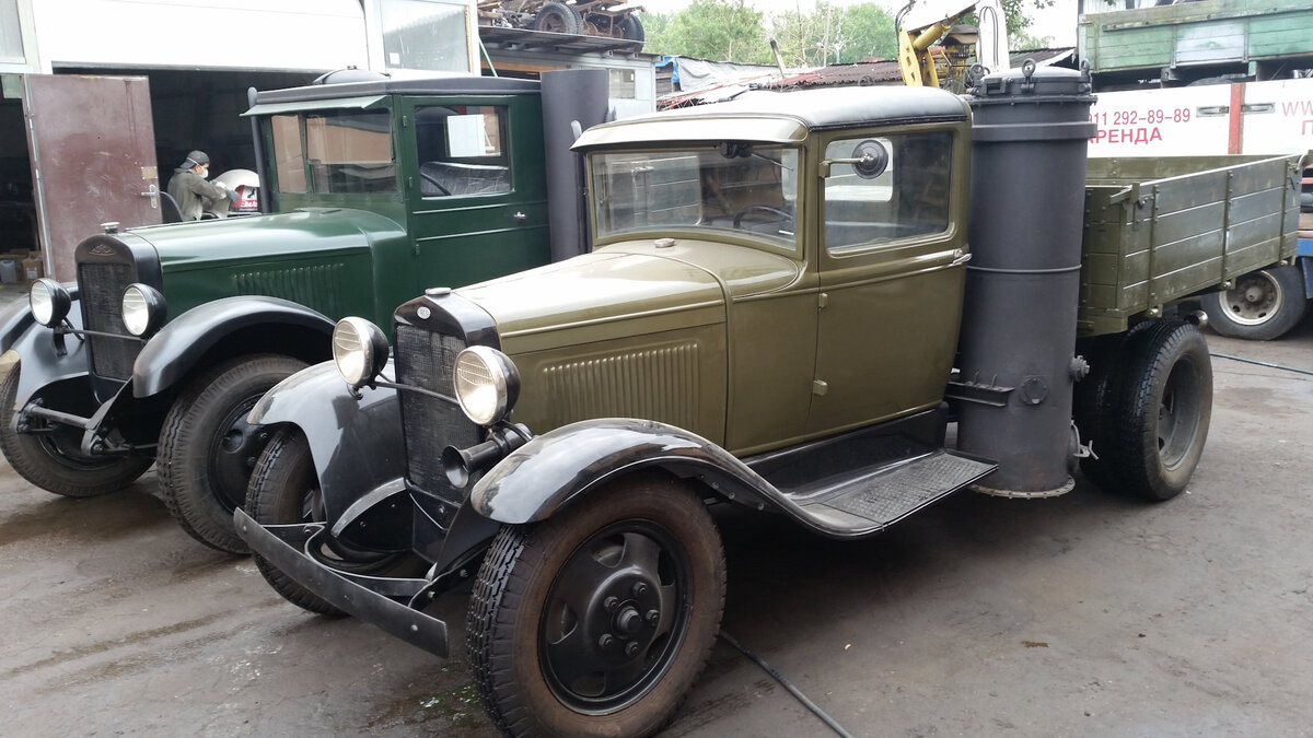 Отреставрированные советские ЗИС и ГАЗ-АА. Источник: Яндекс.Картинки