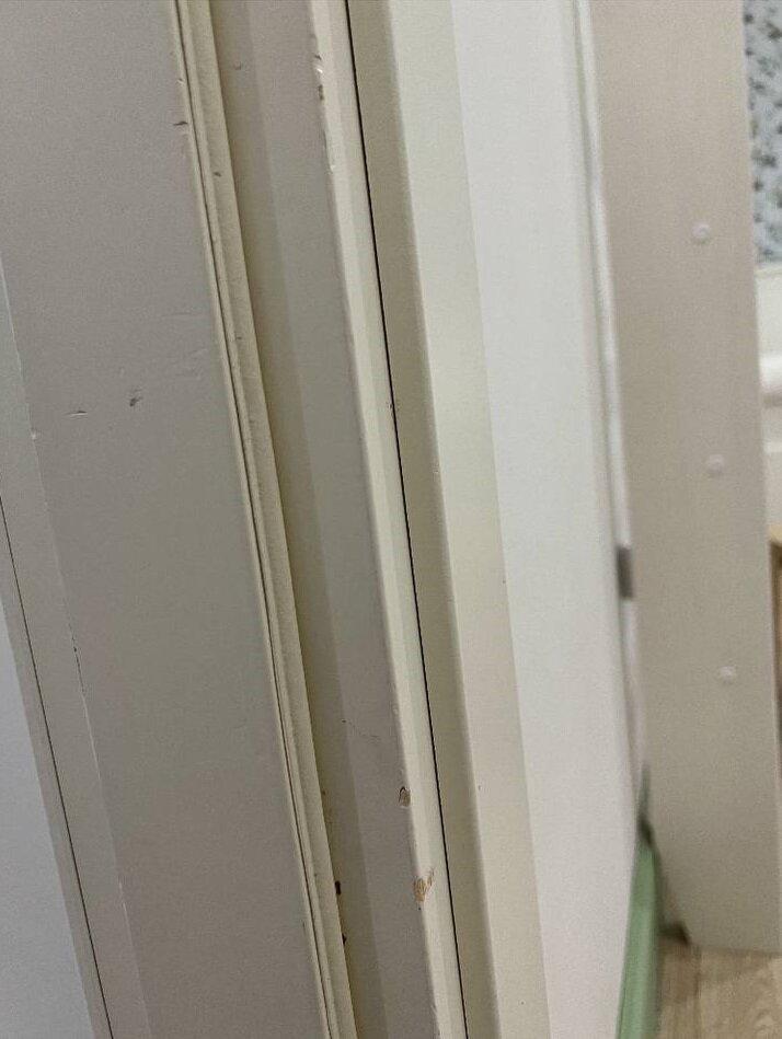 Царапины и сколы.