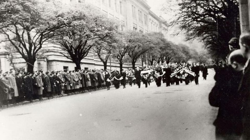 Расстрел студентов в праге. 17 Ноября Прага 1939 года Ян оплетал. Ян оплетал (Jan Opletal). 17 Ноября 1939 Чехословакия. 28 Октября 1939 года в оккупированной фашистами Чехословакии.