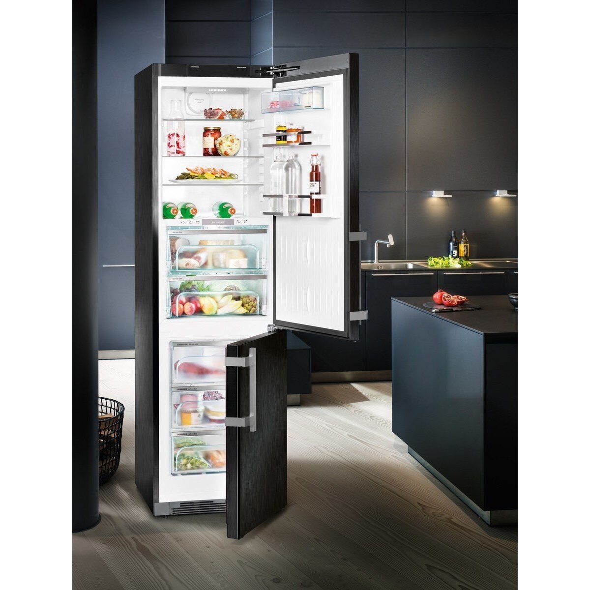 Современный холодильник