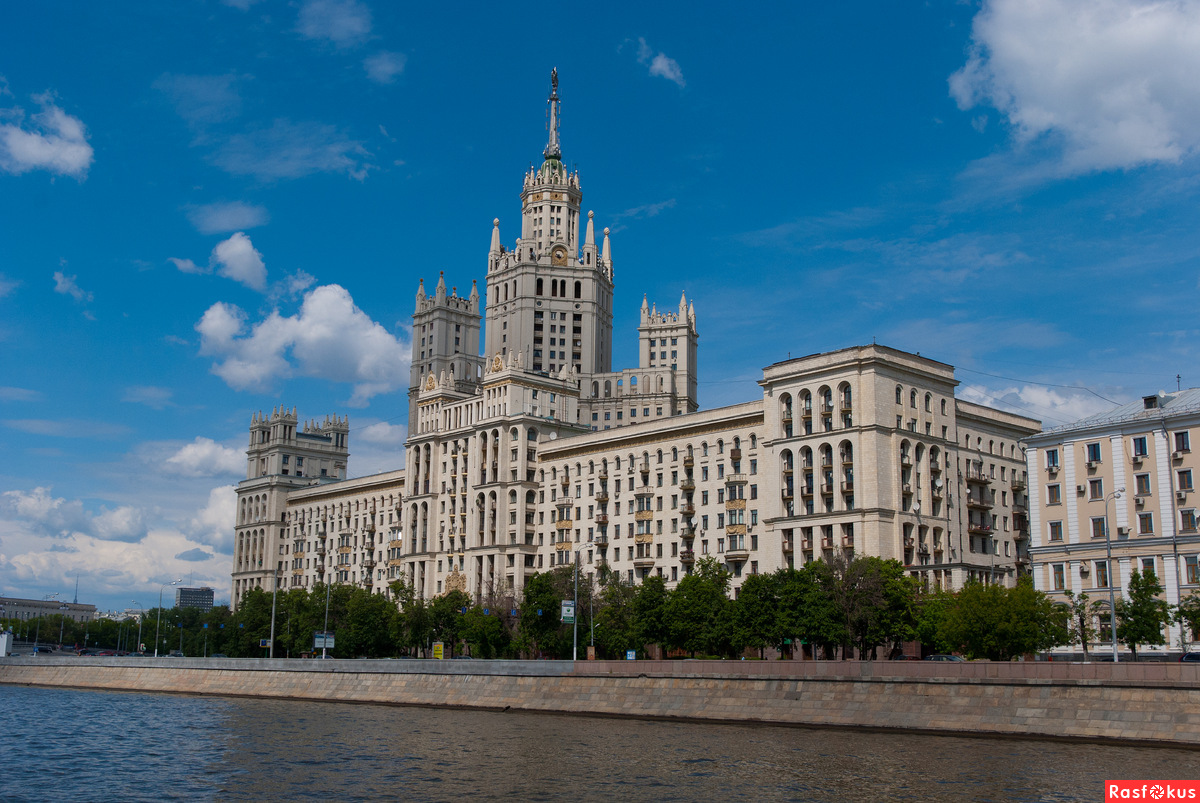 Сталинский ампир ссср. Архитектура СССР сталинский Ампир. Ампир и сталинский Ампир. Сталинский Ампир МГУ. МГУ архитектура здания сталинский Ампир.