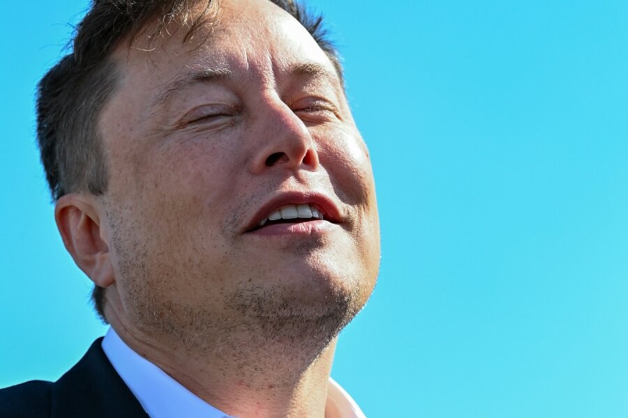 Основатель компаний Tesla и SpaceX Илон Маск