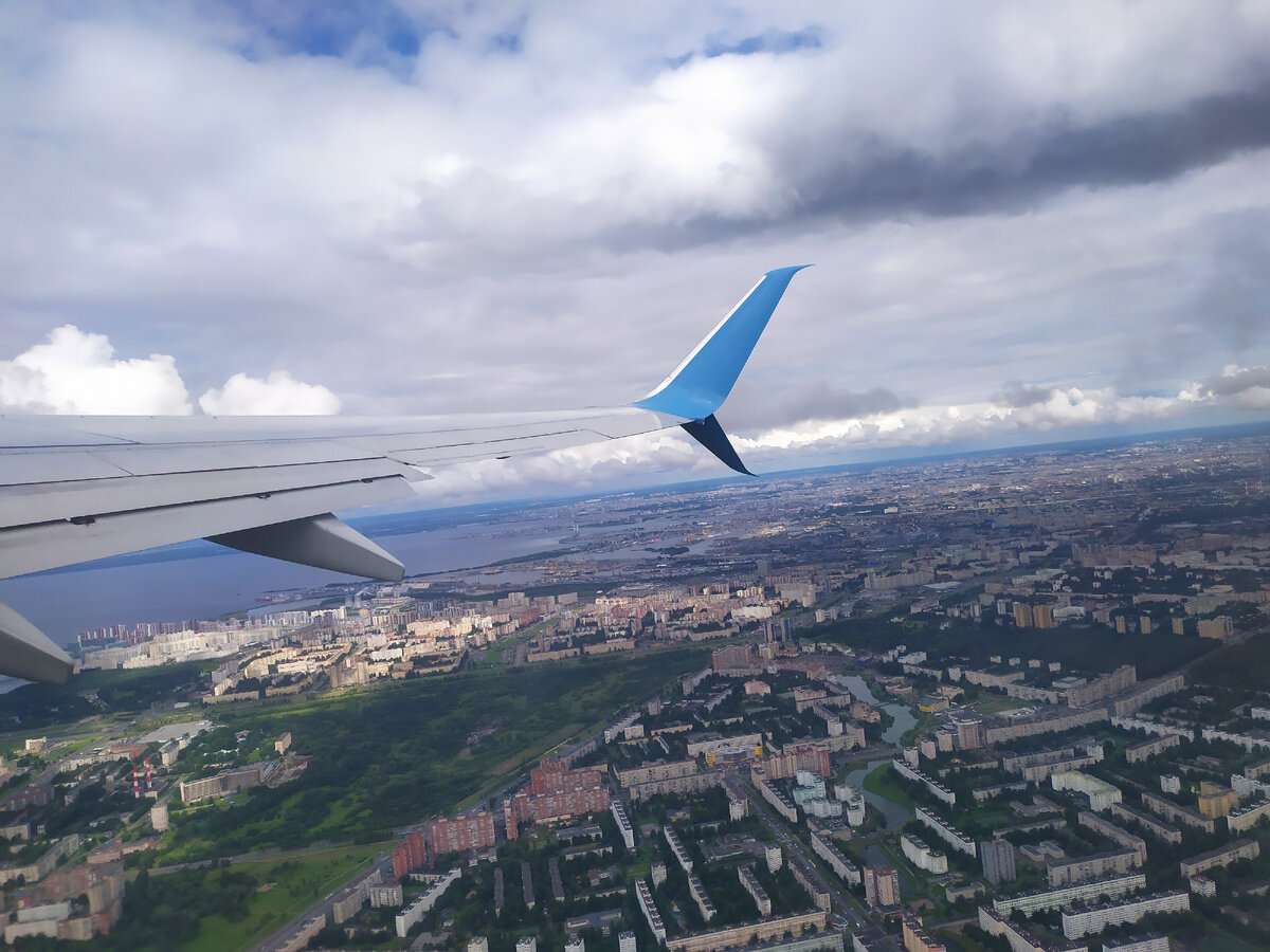 В Петербурге была хорошая погода, а вот Калининград встретил нас дождем и холодным ветром. Видимо одолжил у Питера