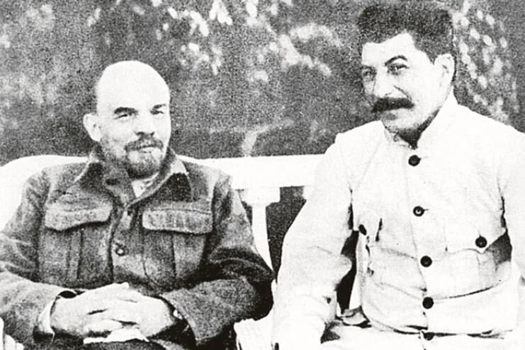 Ленин и Сталин (иллюстрация из открытых источников)