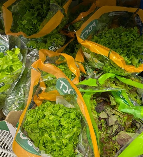 Знакомая всем картина вялого салата в супер-маркете :(