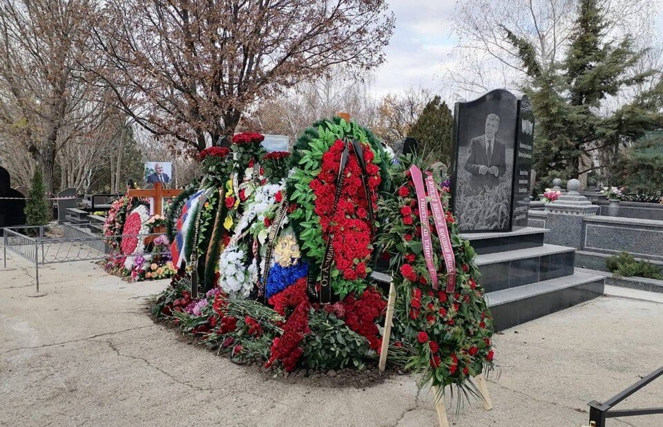     Всю церемонию прощания и похороны семья чиновника решила организовать именно в Крыму.  Архив "КП"