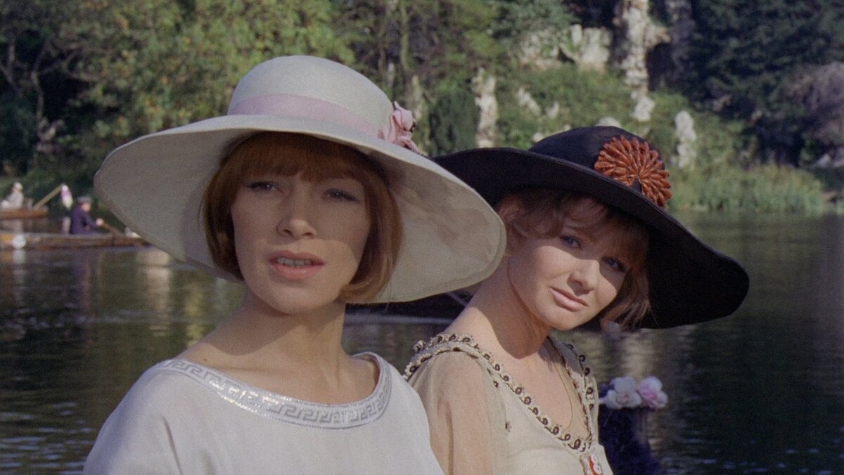 Кадр из фильма "Влюбленные женщины", 1969 г.