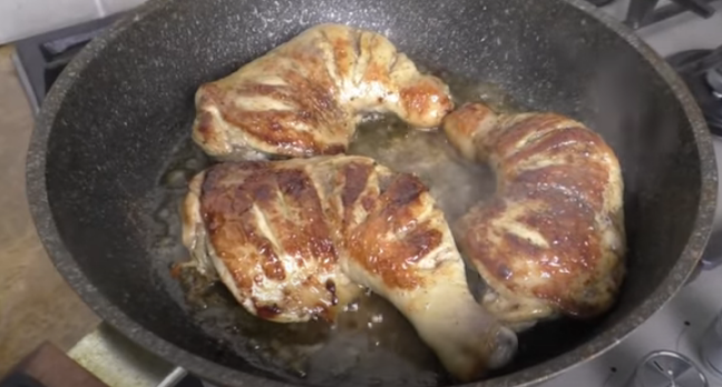 Когда хочется шашлык, а ты на самоизоляции / Мясо со вкусом шашлыка на сковороде.