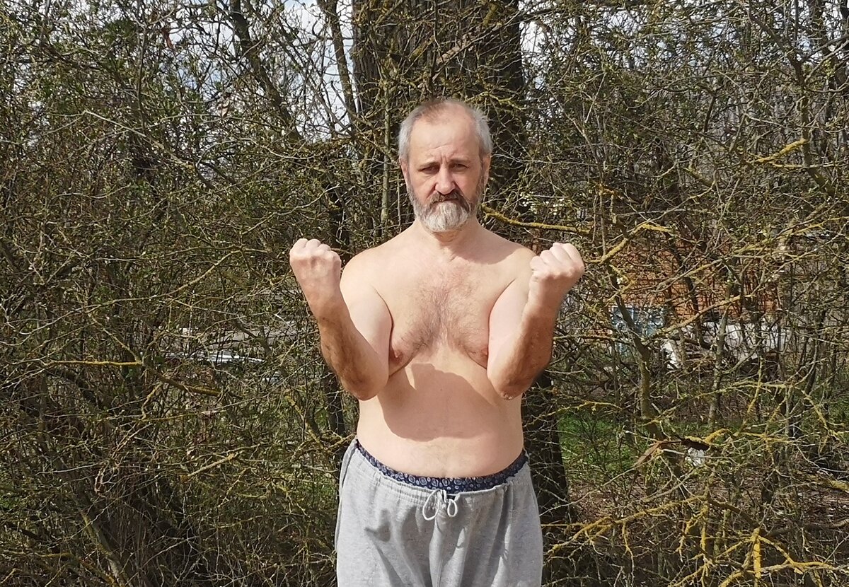 Эти ката делаются с голым торсом обязательно. 