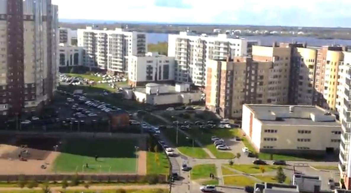 Вид на из окна на "Лахтинский разлив"