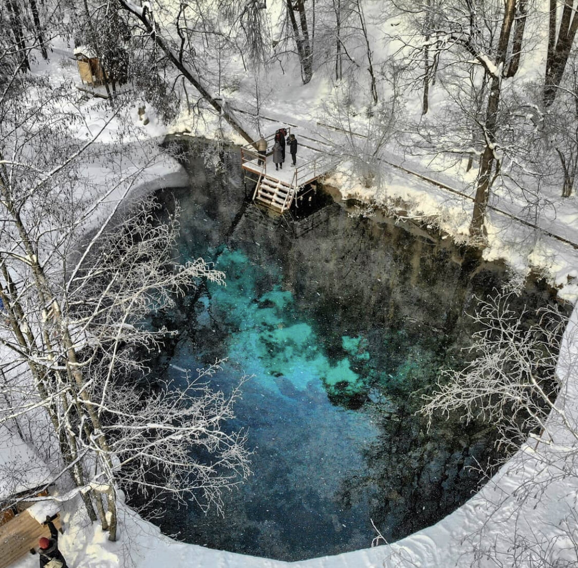 Голубые озера зимой