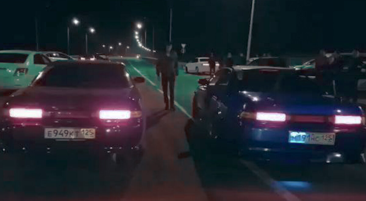 Так они стартуют, и мчат по прямой