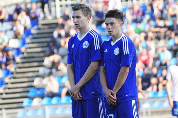 Средняя посещаемость матчей ижевского Зенита - 600 человек.