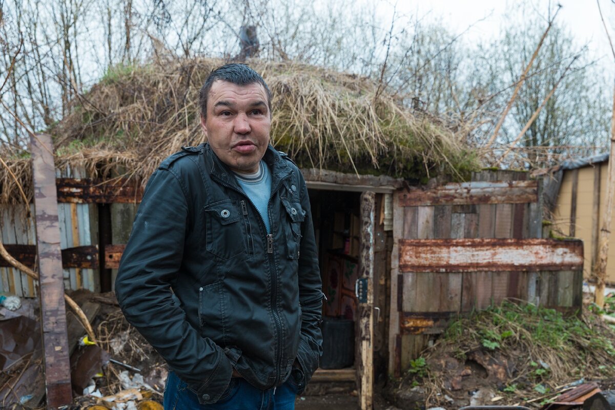Иван два года живет в заброшенной картофельной яме. 