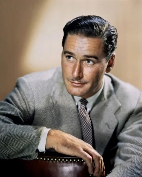  Поэт Иосиф Бродский писал, что «самой драгоценной» среди имевшихся у него в детстве открыток с изображениями голливудских актёров был Эррол Флинн в «Королевских пиратах»: «в течение многих лет я пытался имитировать его выставленный вперед подбородок и автономно поднимающуюся левую бровь»