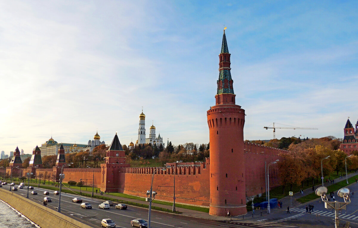 Кремлевские палаты красная площадь народ