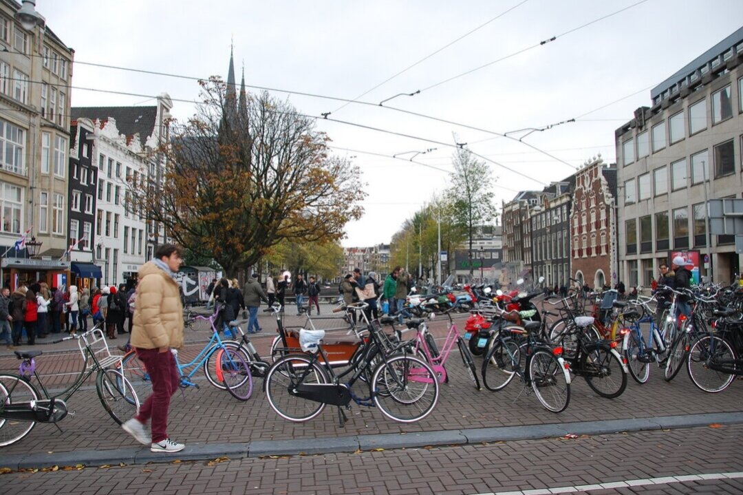 Амстердам. Самый массовый и самый экологичный транспорт - велосипед