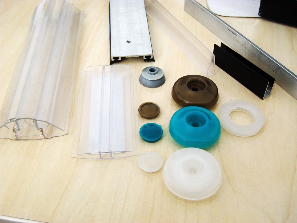 Набор различных элементов для крепления поликарбоната