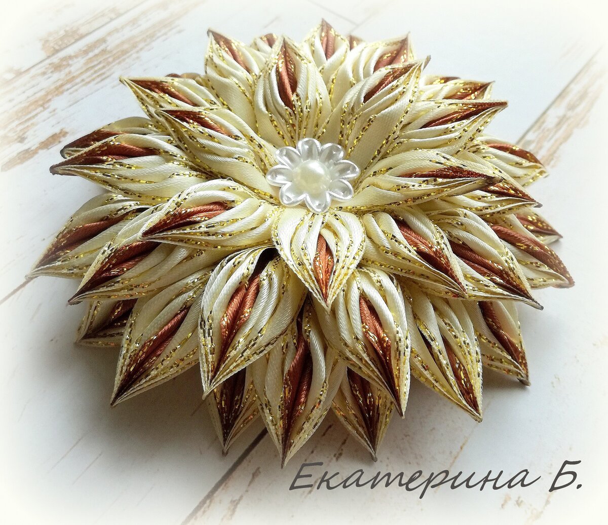 Один из первых моих шедевров, за почти четыре года так и не нашел свою хозяйку. 