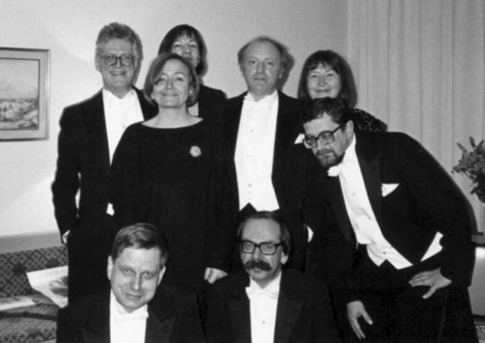 В кругу друзей перед вручением Нобелевской премии.