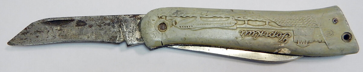 Нож в раскрытом положении клинка.