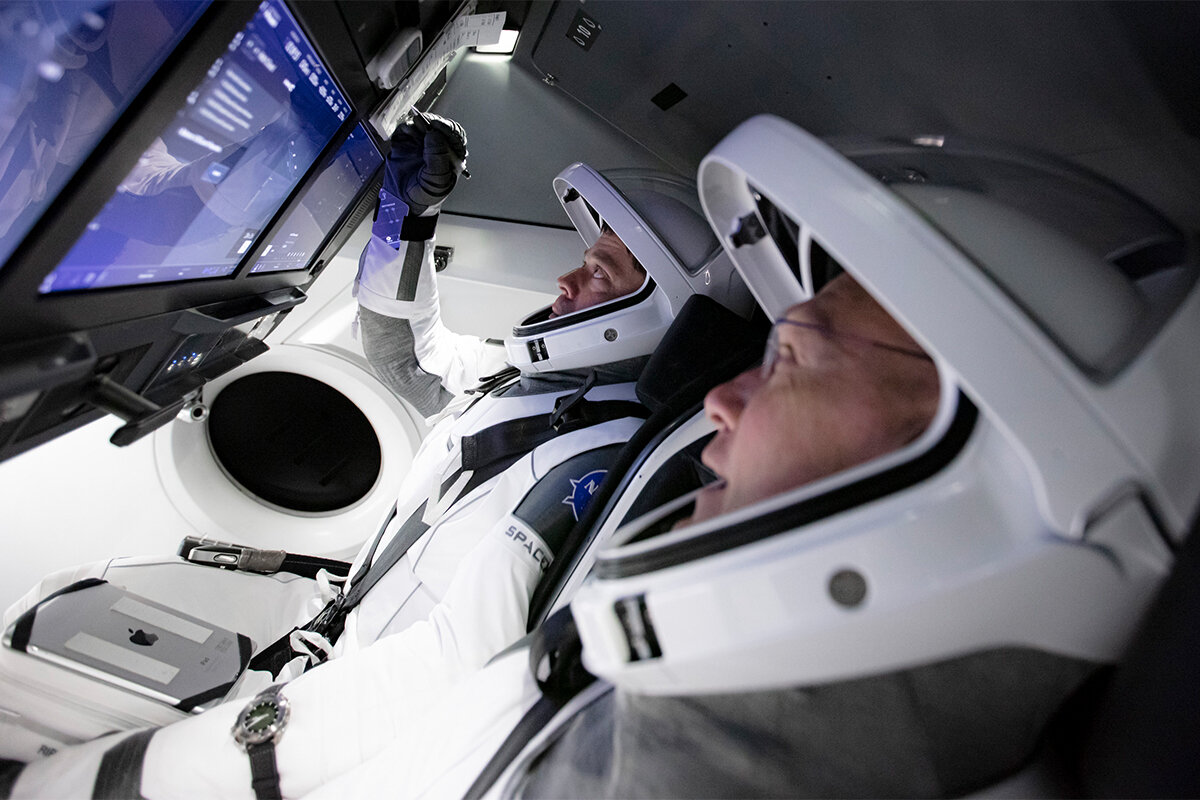 https://yandex.ru/images/search?from=tabbar&text=Nasa%20SpaceX&pos=4&img_url=https%3A%2F%2Fscitechdaily.com%2Fimages%2FSpaceX-Crew-Dragon-Spacecraft-Flight-Simulator-scaled.jpg&rpt=simage