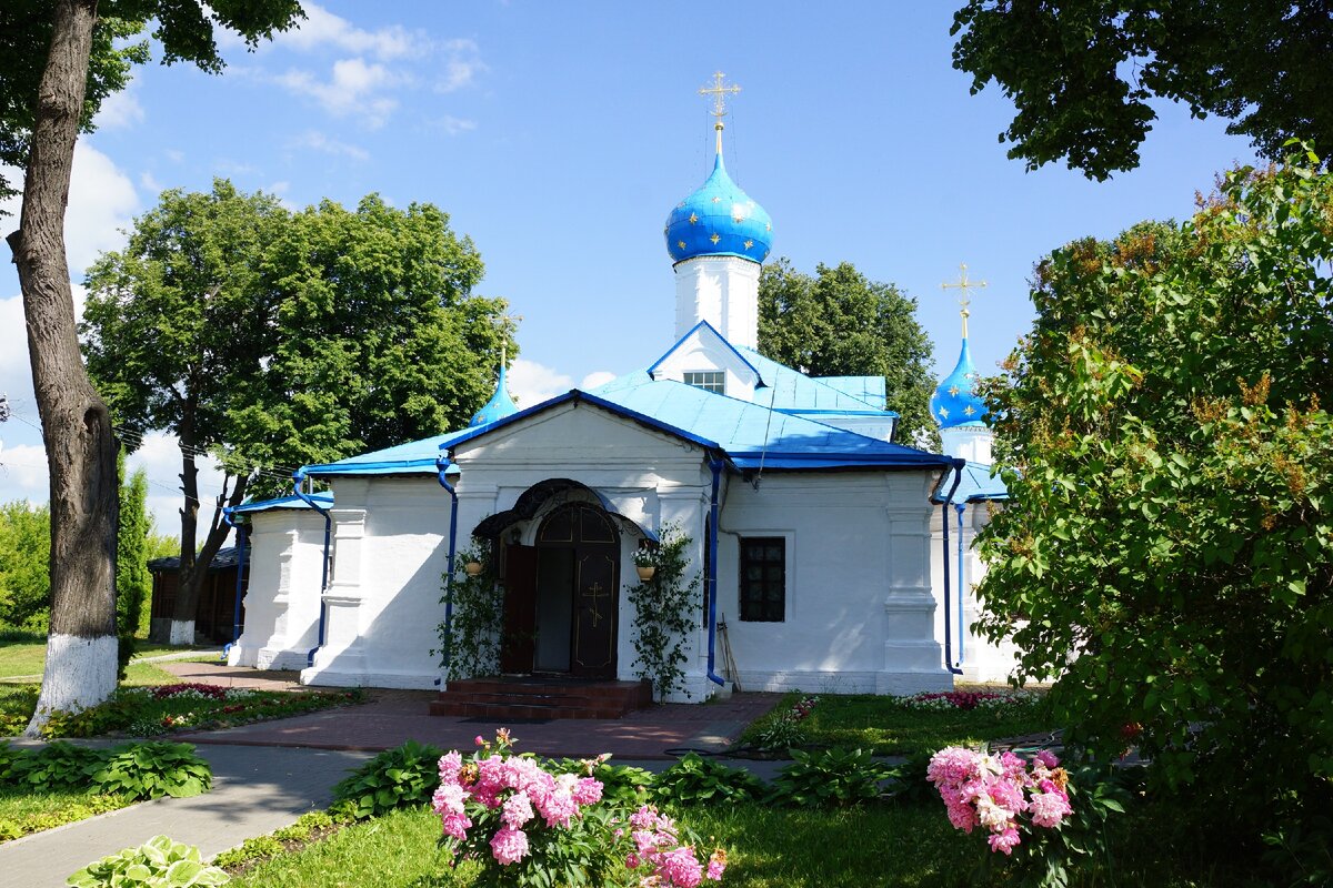 Введенская церковь на территории Феодоровского монастыря.