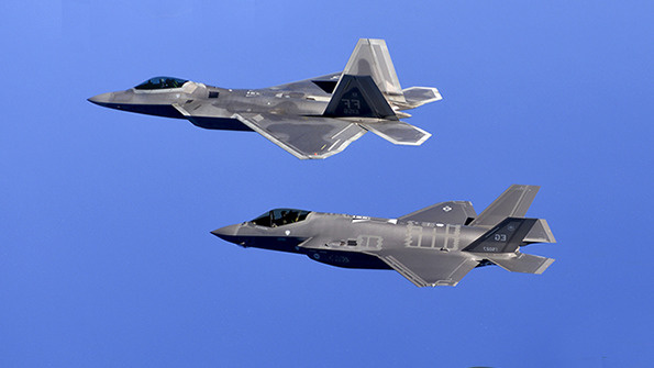 Самолеты: F-22 и F-35