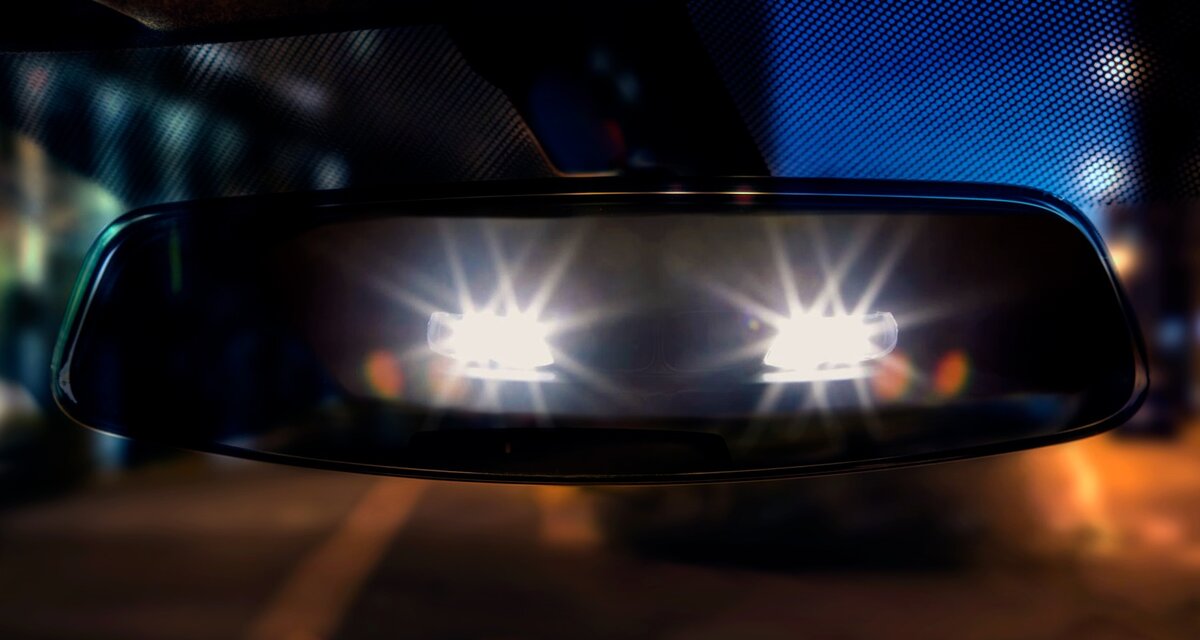 Просит уступить дорогу