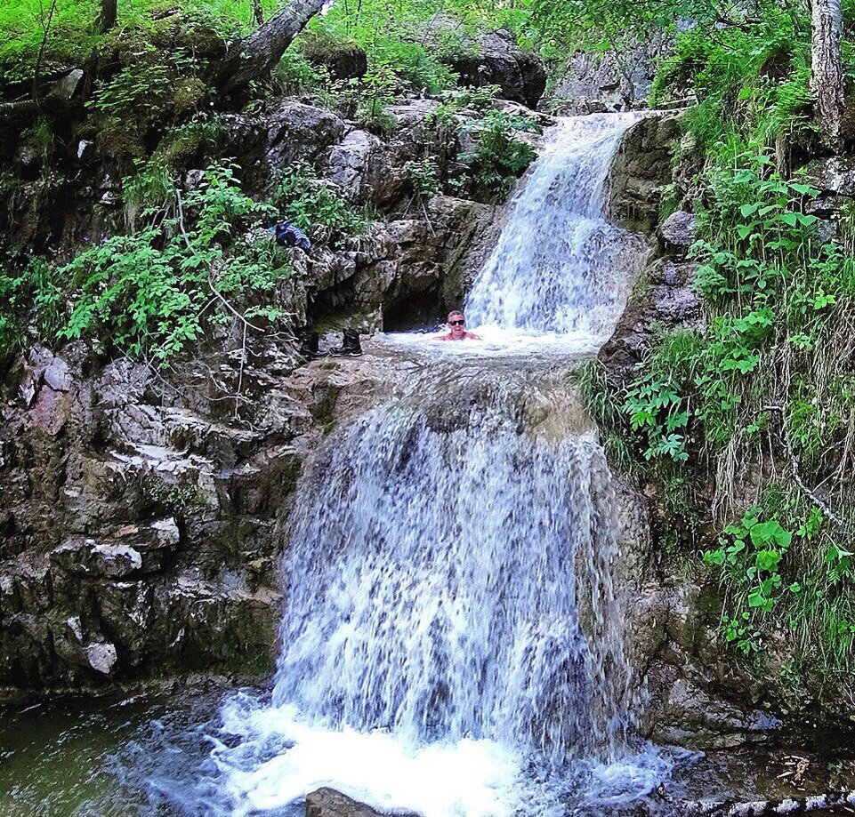 Купель. Можно вплавь добраться от дебаркадеров