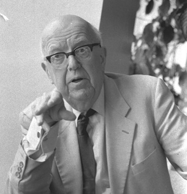 Сноу писатель. П сноу. Ч п сноу. Charles percy snow. Две культуры в книге сноу.