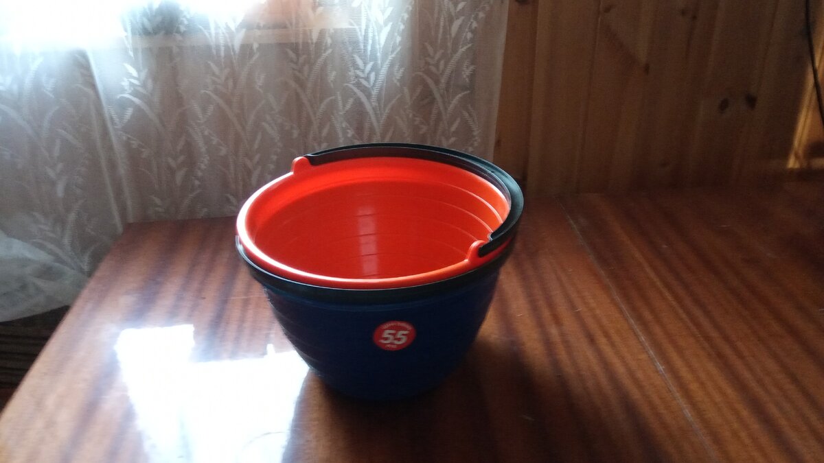 Ведерко Лукошко, купила их четыре штуки - два оранжевых и два фиолетовых. Листайте галерею