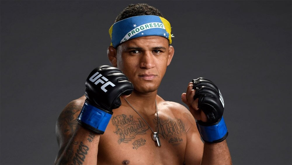 Проиграв в июле 2018 года нокаутом Дэну Хукеру, бразильский легковес Гилберт Бернс, вероятно, и сам не мог предположить, что менее чем через два года окажется на первой строчке рейтинга полусредневесов UFC.