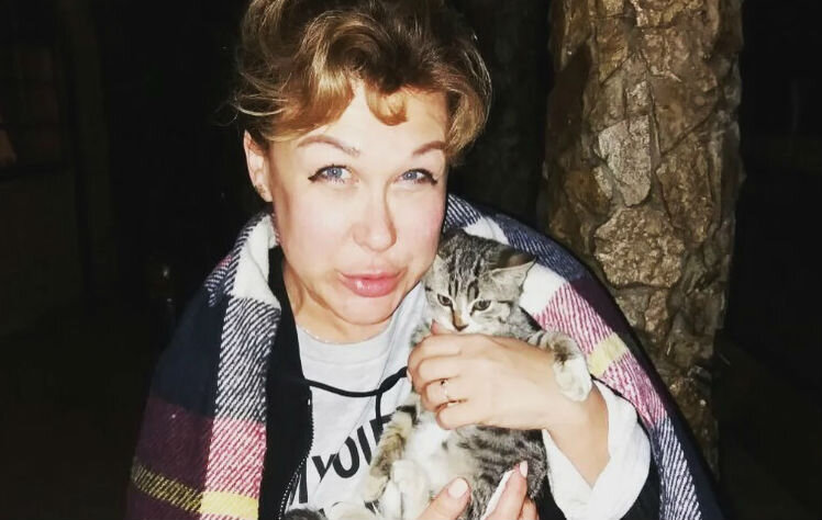 Юлия всех пыталась приютить и согреть