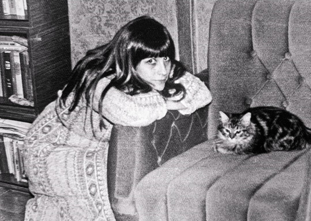 Наталья Варлей со своей кошкой.