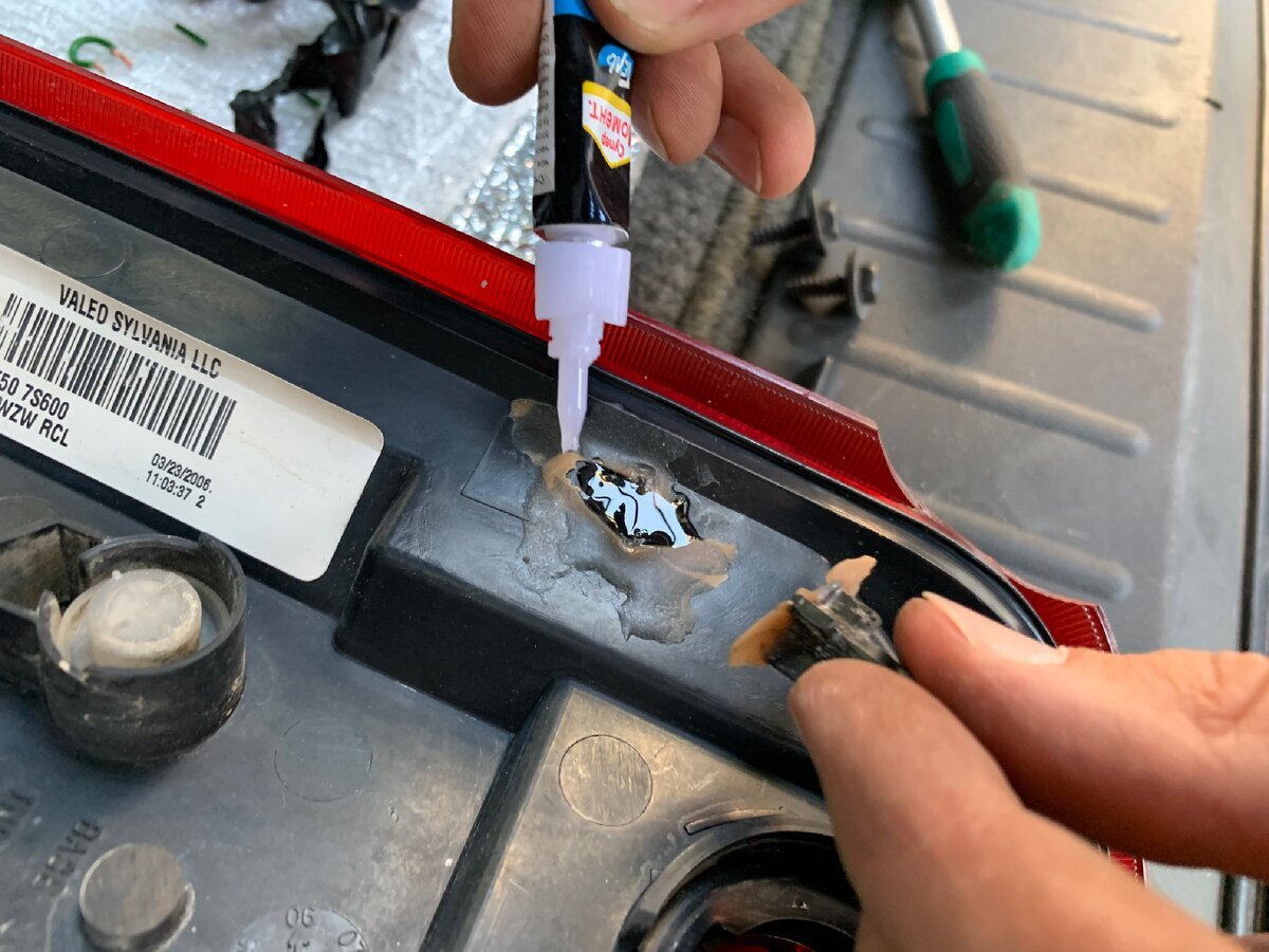 Сперва нанёс клей не зачистив поверхность. Пришлось все переделывать