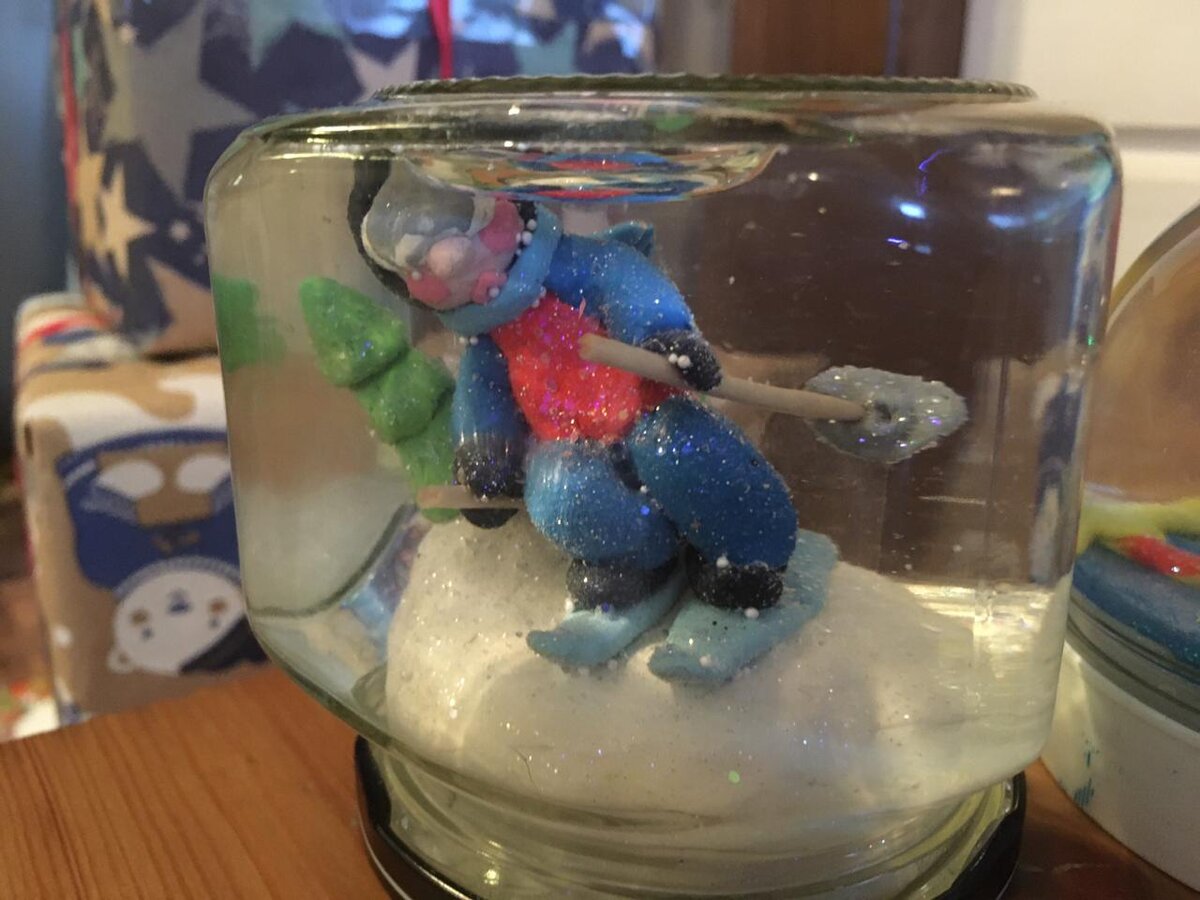 Горнолыжник. Поделка сына в горнолыжную школу . Лепили лыжника по инструкции из интернета, ОЧЕНЬ просто!