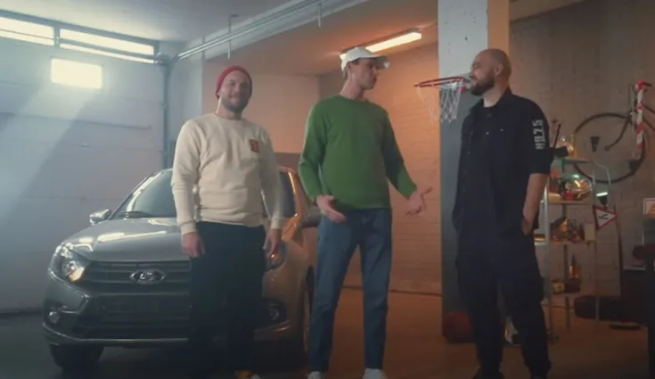 Прорекламируем то, на чём ездить никто из нас в жизни не будет. Кадр: YouTube-канал «Чёткая передача»