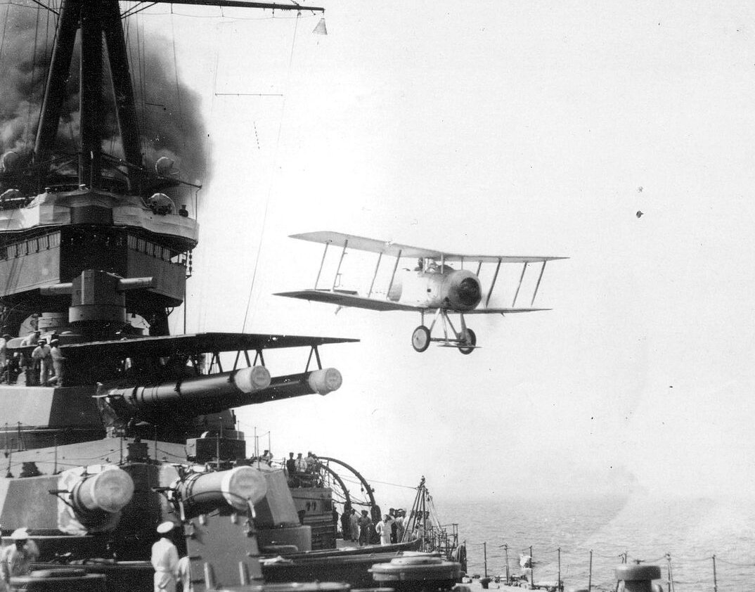 Площадка на башне ГК для взлета самолётов с линкора "Ямаширо" (тип «Фусо»)