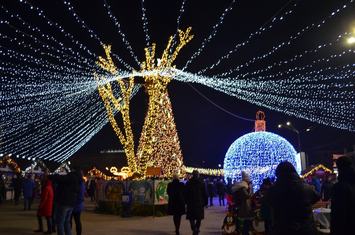 Так украшают наш город Орел.  Листайте галерею. фото с личного архива