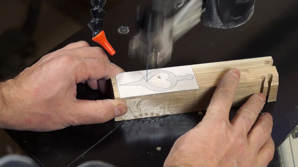 Выпиливание внутренних контуров. Фото автора