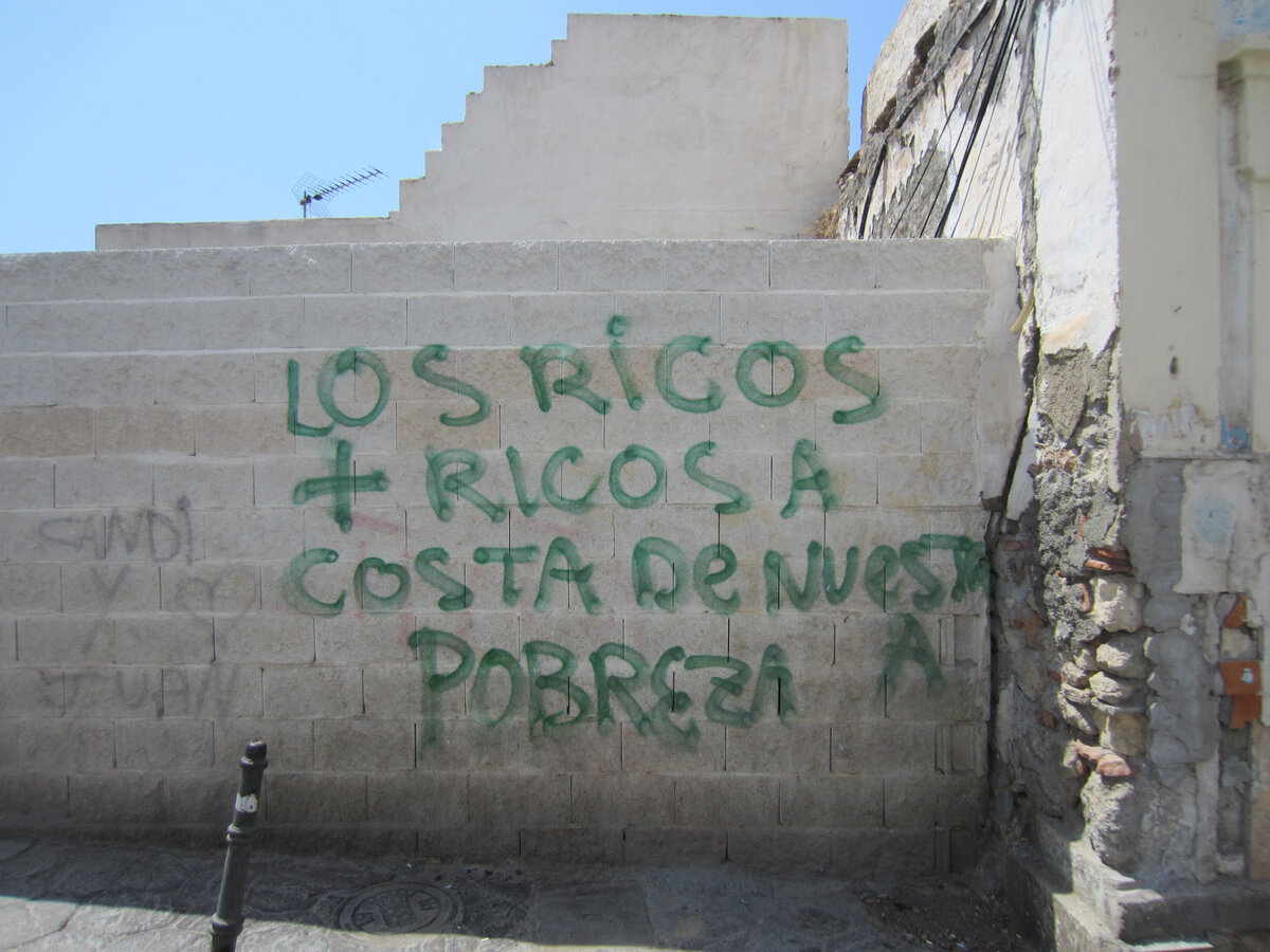 Богатые ценой нашей бедности (собственное фото).