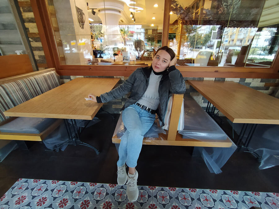 В ожидании заказа в любимом кафе