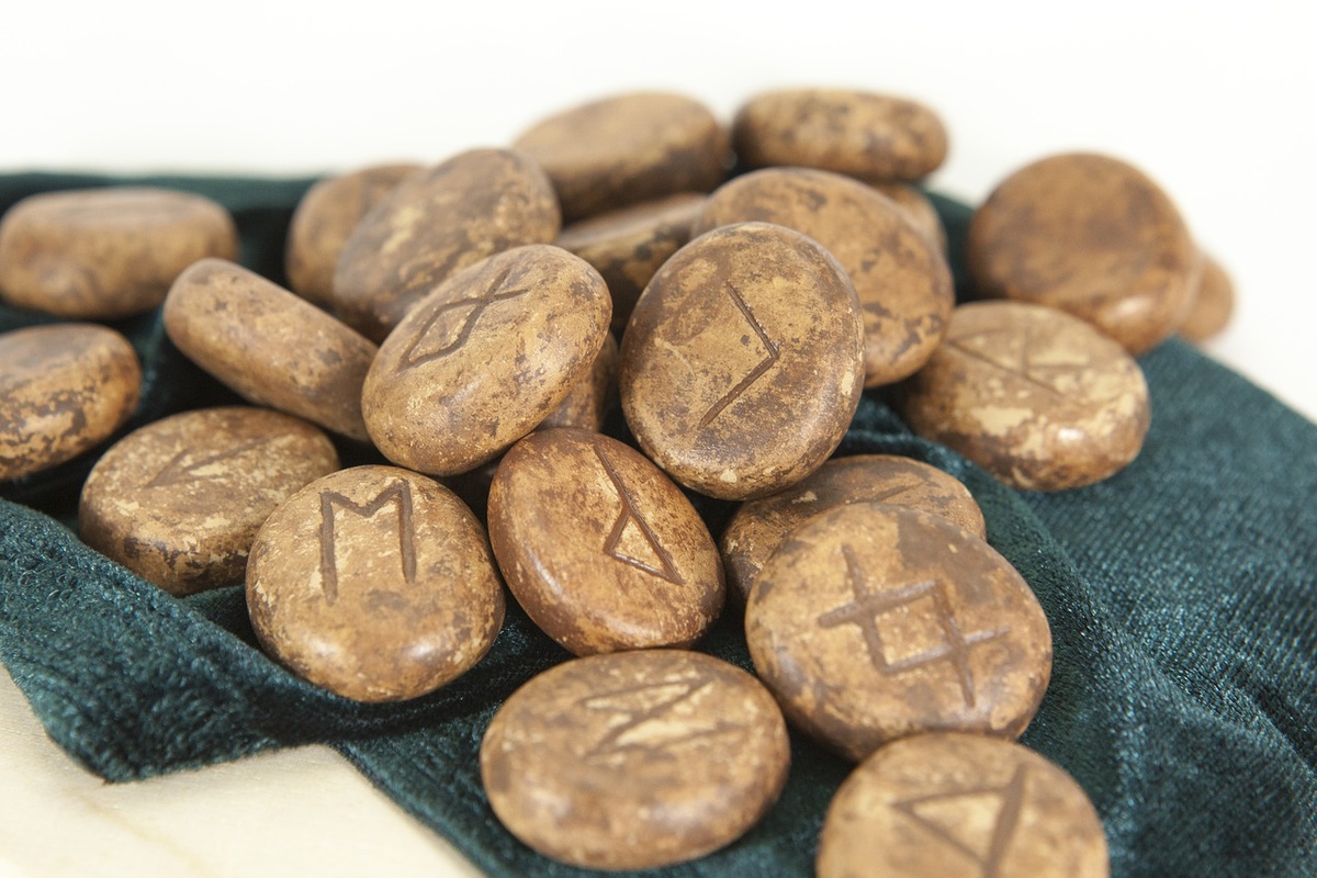 рунический алфавит.