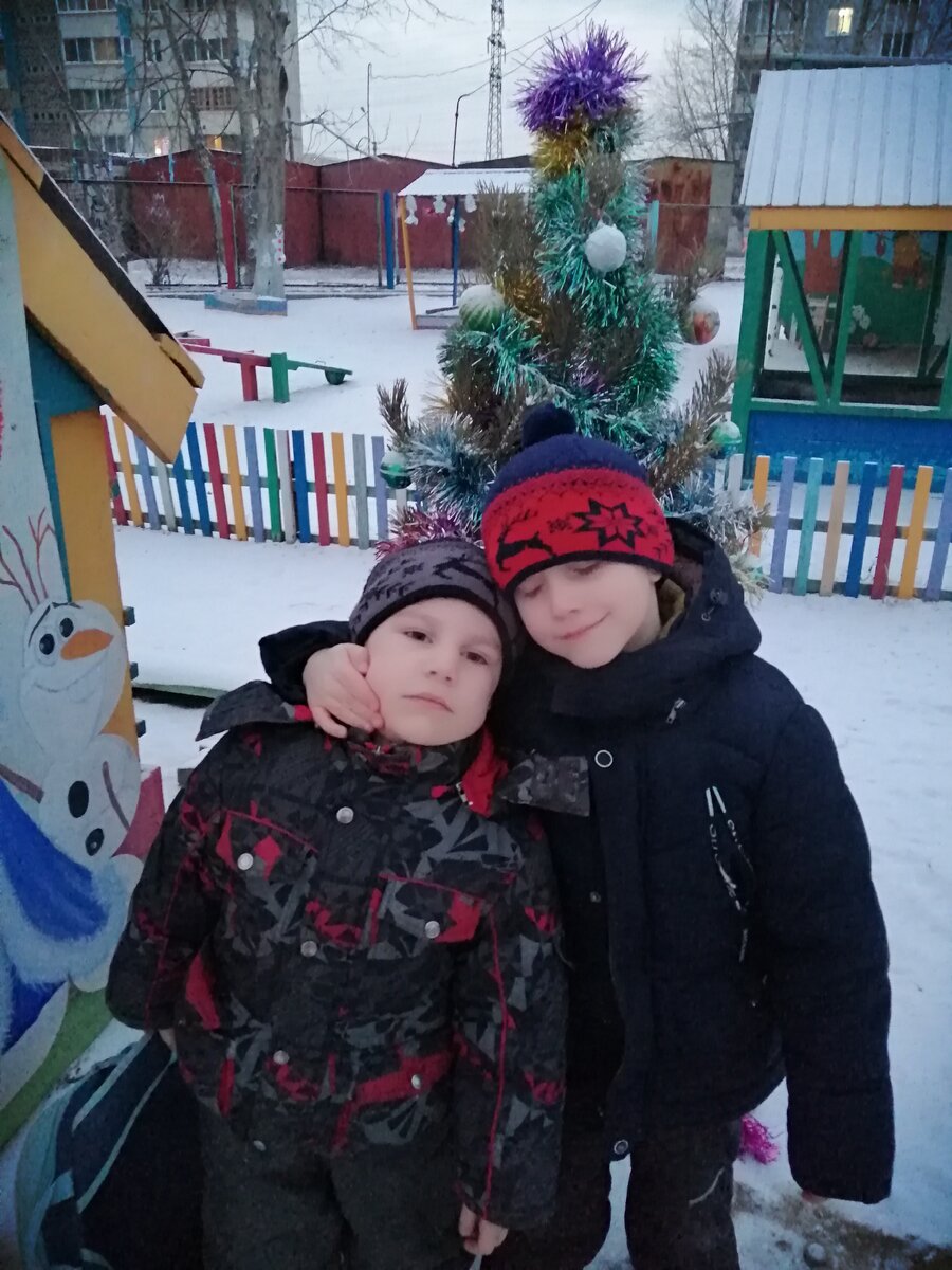 Братья погодки Тимур и Матвей😘