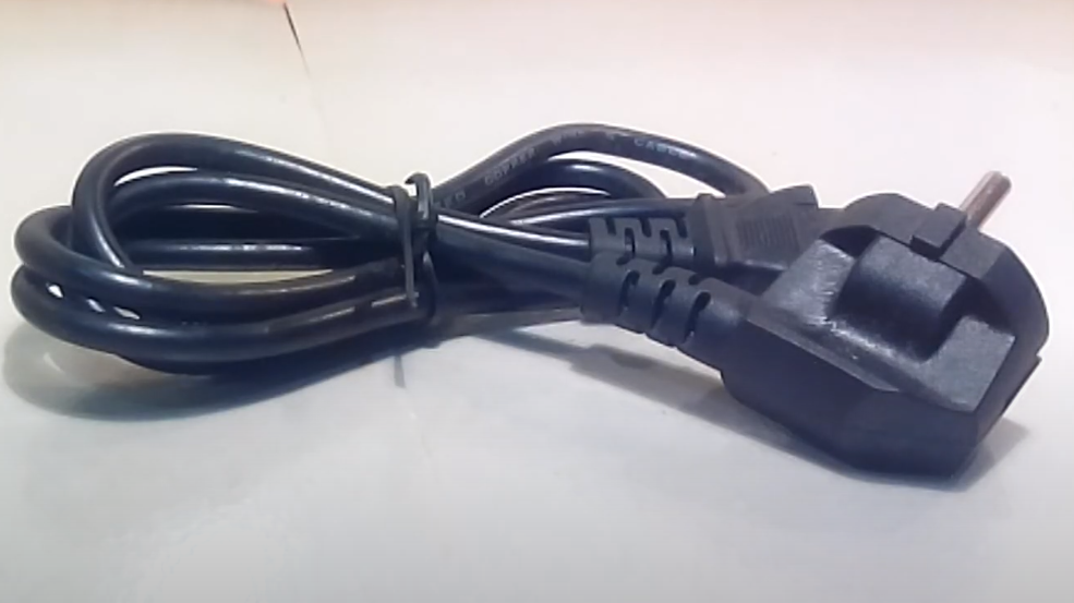 Провод питания компьютера